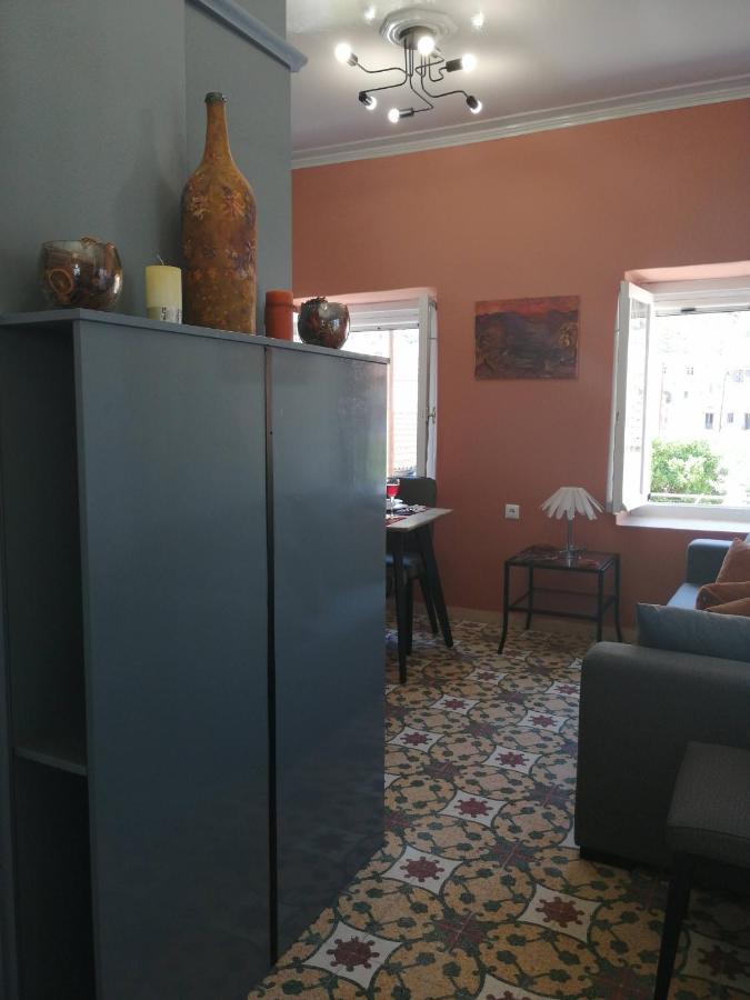 LeonídionSunny Cozy House With Grand Courtyardアパートメント エクステリア 写真